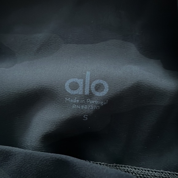 ALO Yoga Black Leggings - Picture 2 of 3